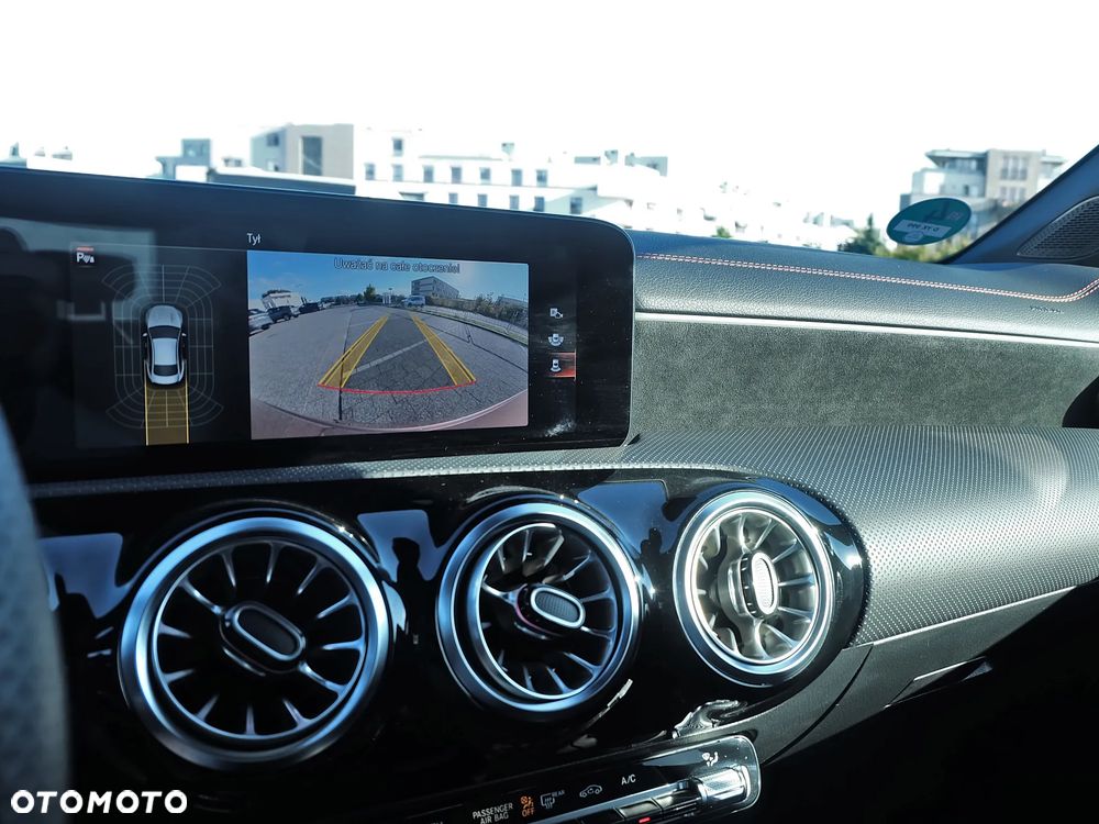Mercedes-Benz CLA 180 7G-DCT AMG Line - 14