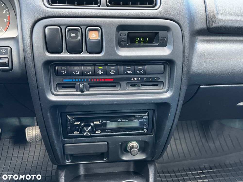 Mazda 323F - 8