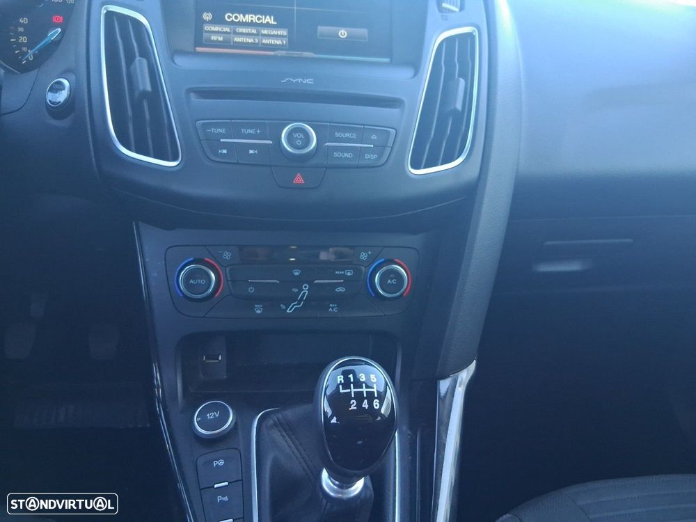 Ford Focus 1.0 EcoBoost Titanium - 11