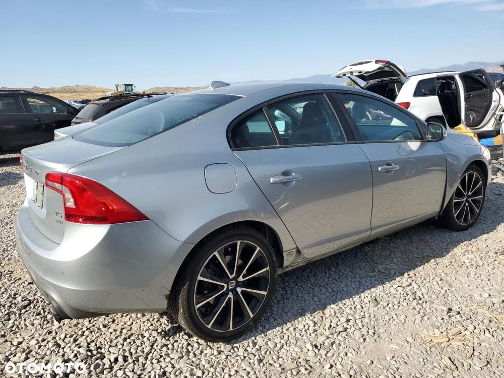 Volvo S60 - 3