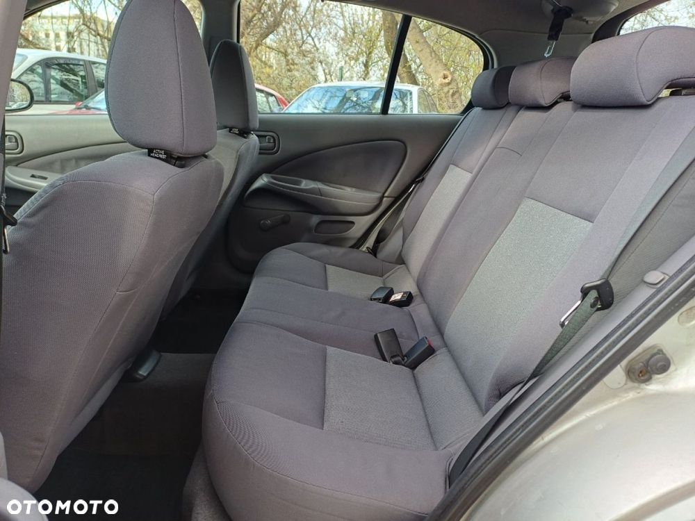 Nissan Almera - 11
