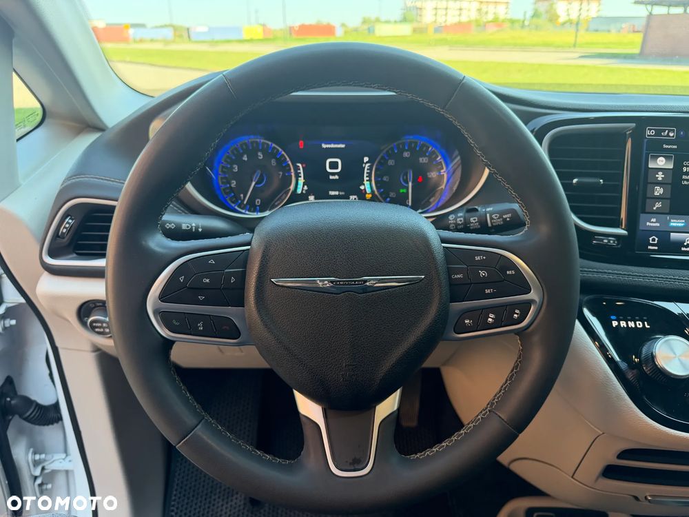 Chrysler Pacifica - 19