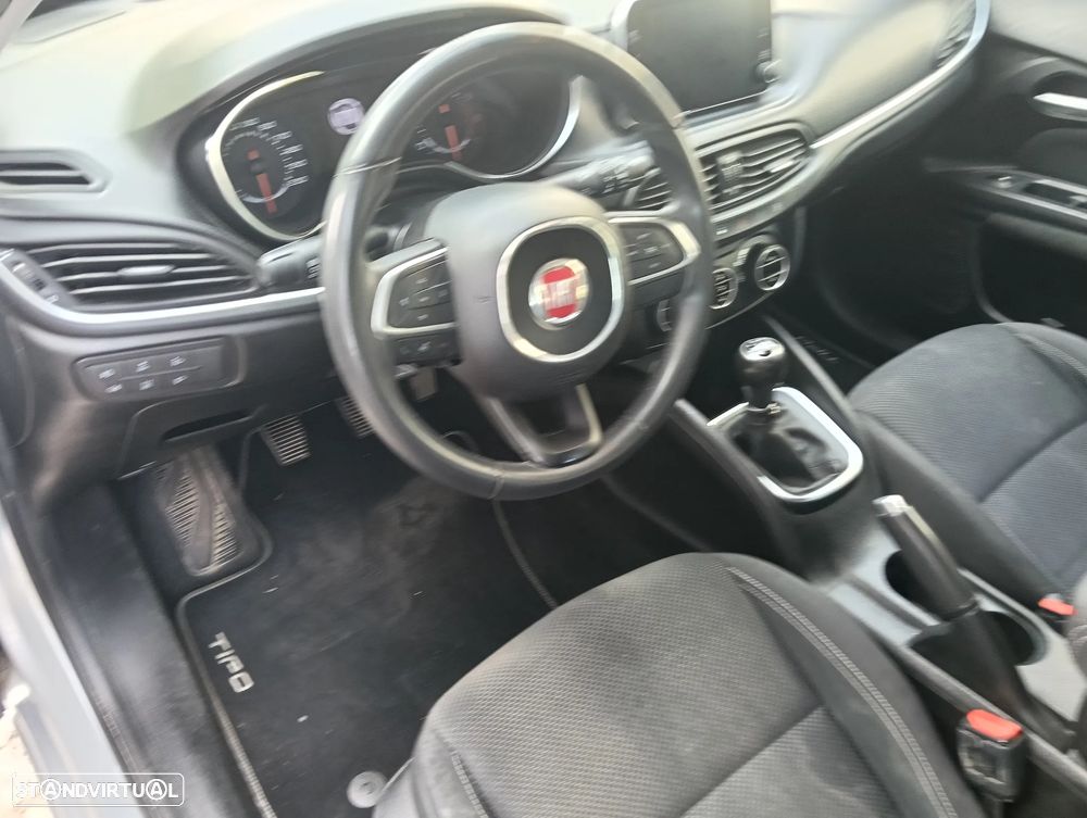 Fiat Tipo Station Wagon 1.3 M-Jet Lounge Tech J17 - 26