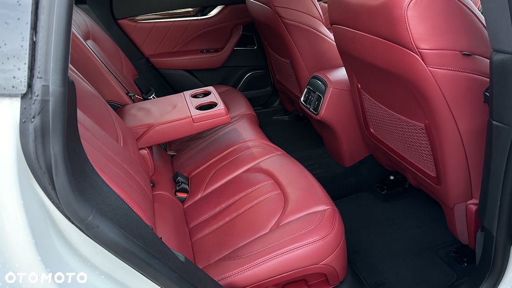 Maserati Levante Q4 Executive - 31