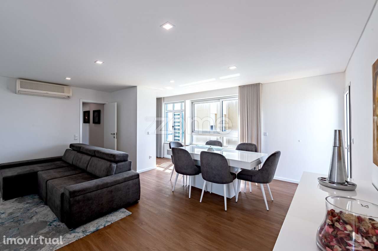 Apartamento T2 com Terraço Privativo de 100m² e Vista Mar - Grande imagem: 2/23