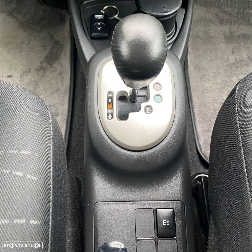 Toyota Yaris 1.0 VVT-i Sol High Pack MMT - 6