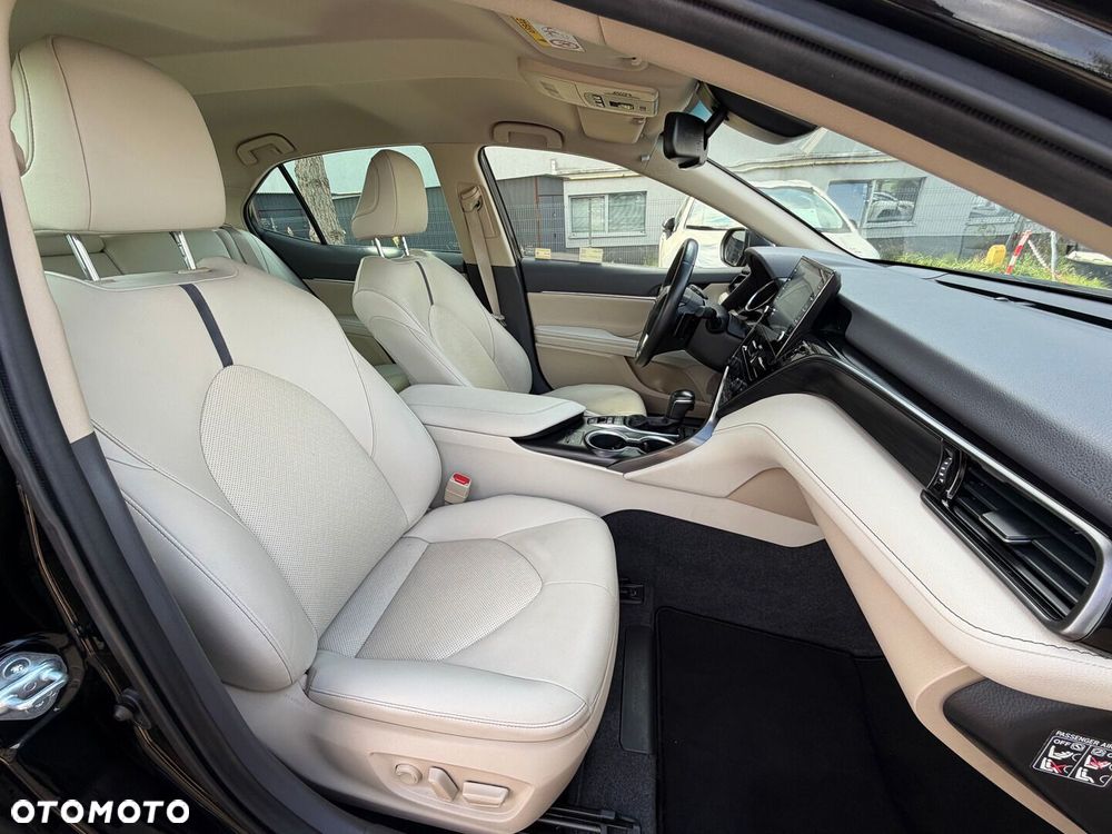 Toyota Camry 2.5 Hybrid Executive CVT - 25