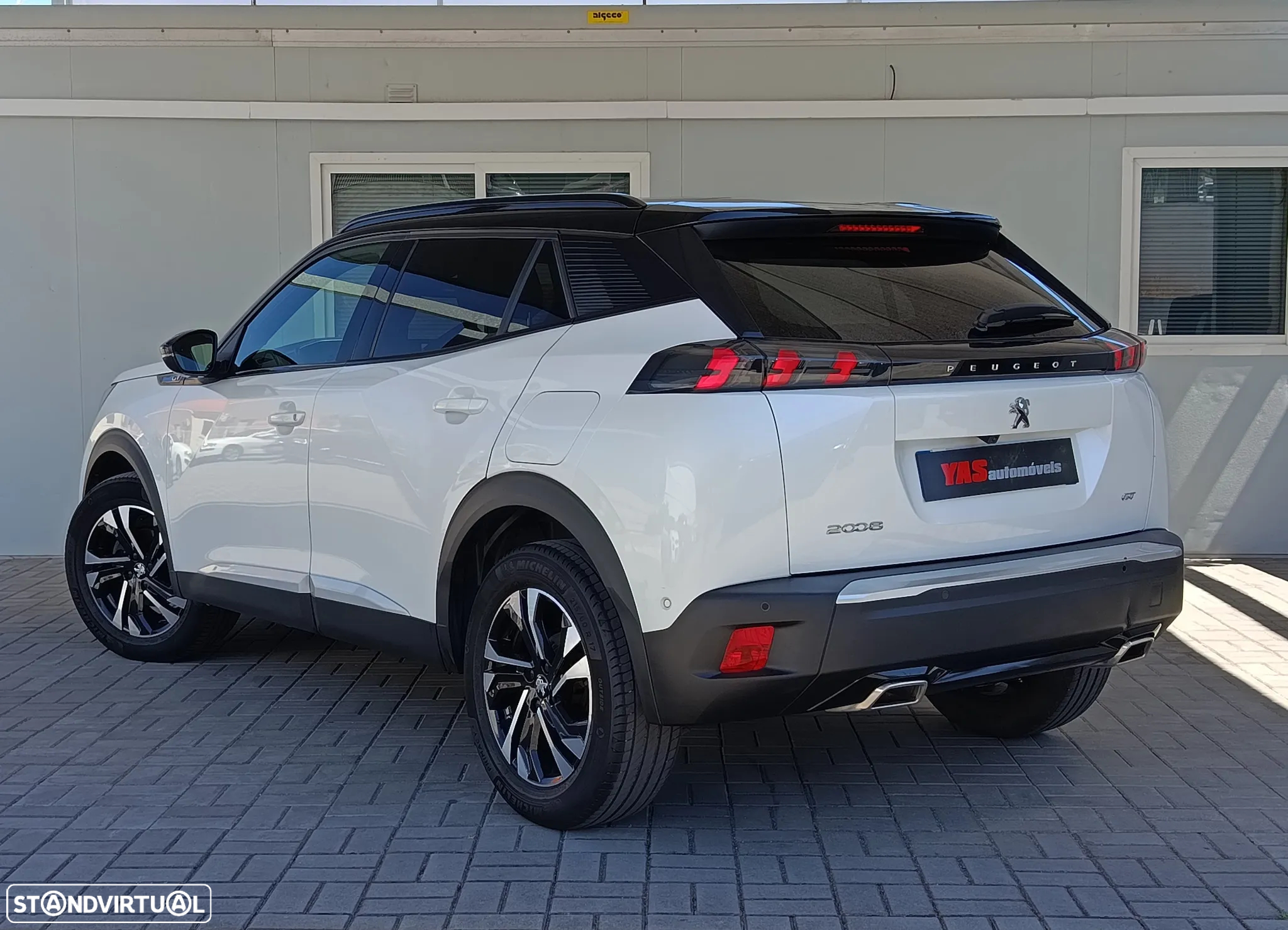 Peugeot 2008 PureTech 130 EAT8 GT - 26