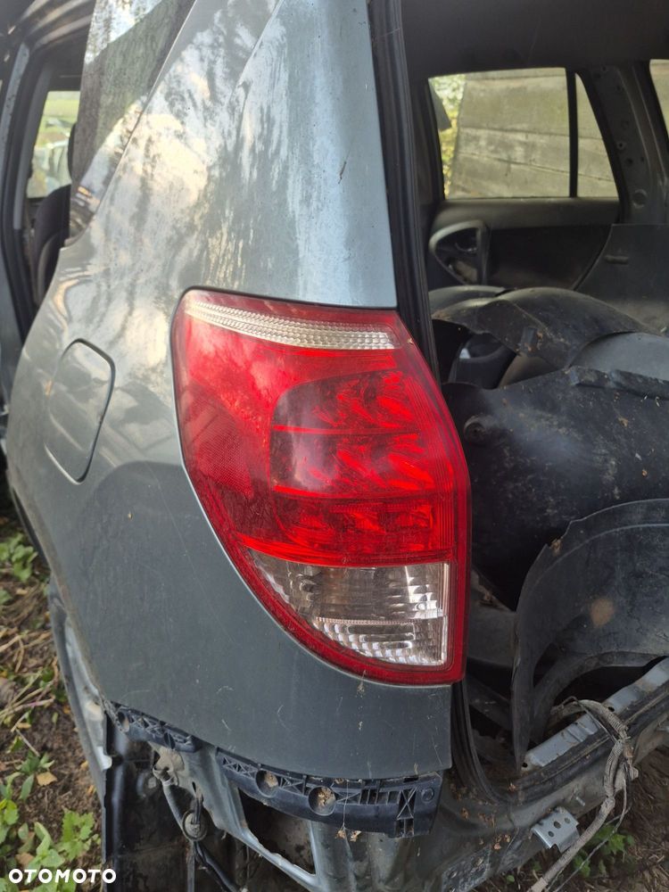 Lampa lewa tył tylna toyota rav4 III