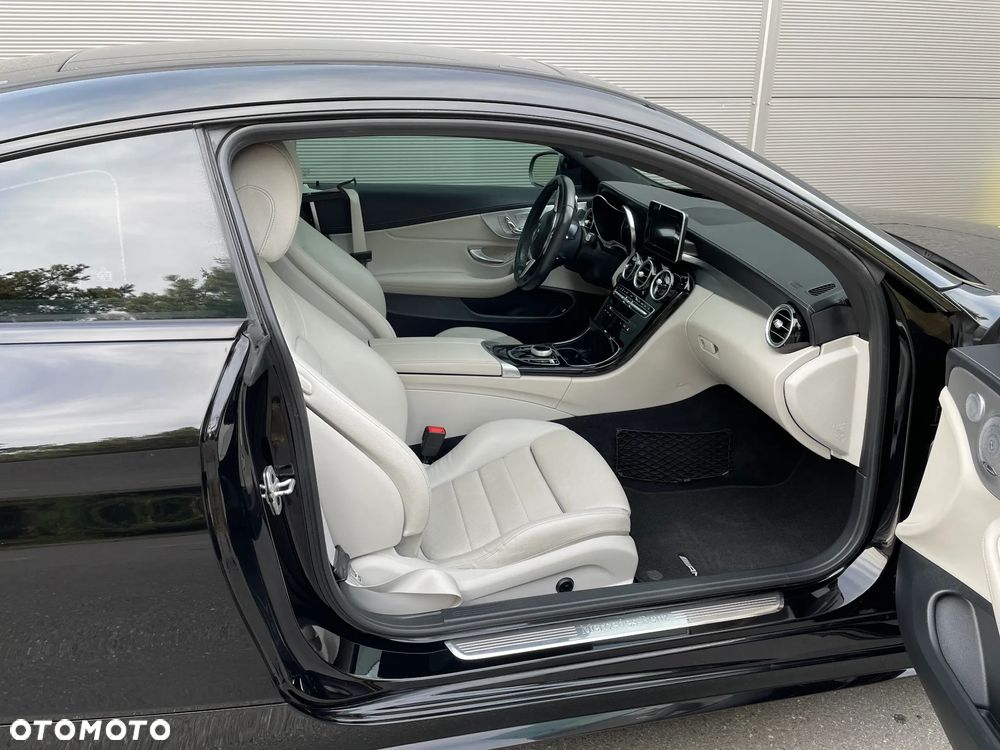 Mercedes-Benz Klasa C 300 7G-TRONIC AMG Line - 10
