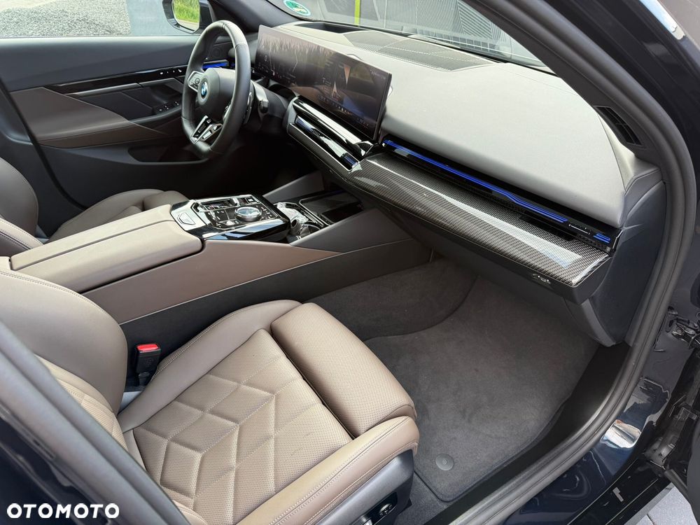 BMW Seria 5 520d xDrive Touring - 23