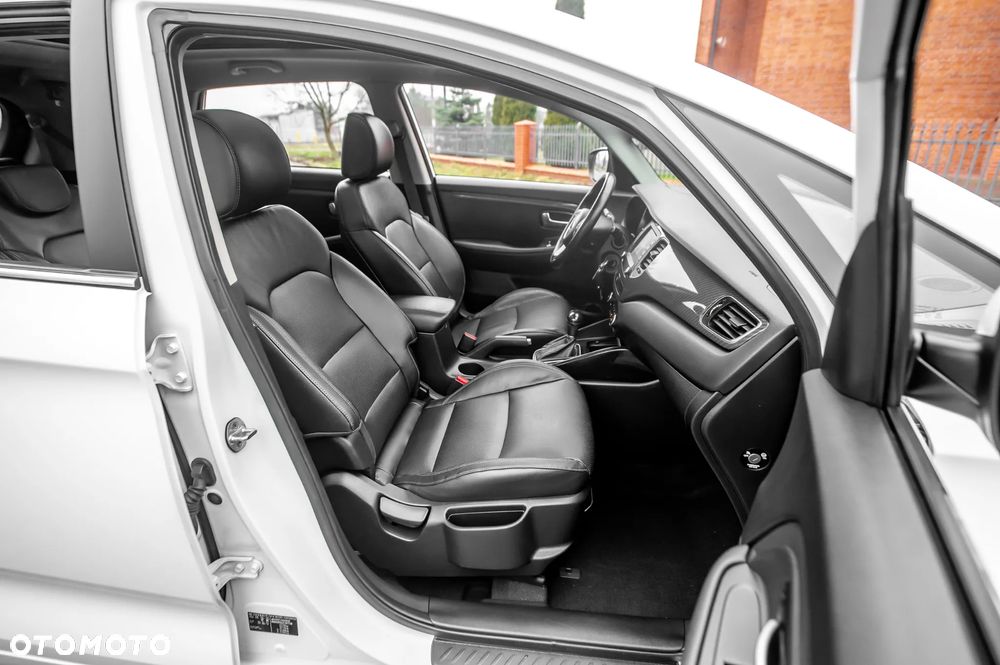 Kia Carens 1.7 CRDi Business Line 7os 7DCT - 23