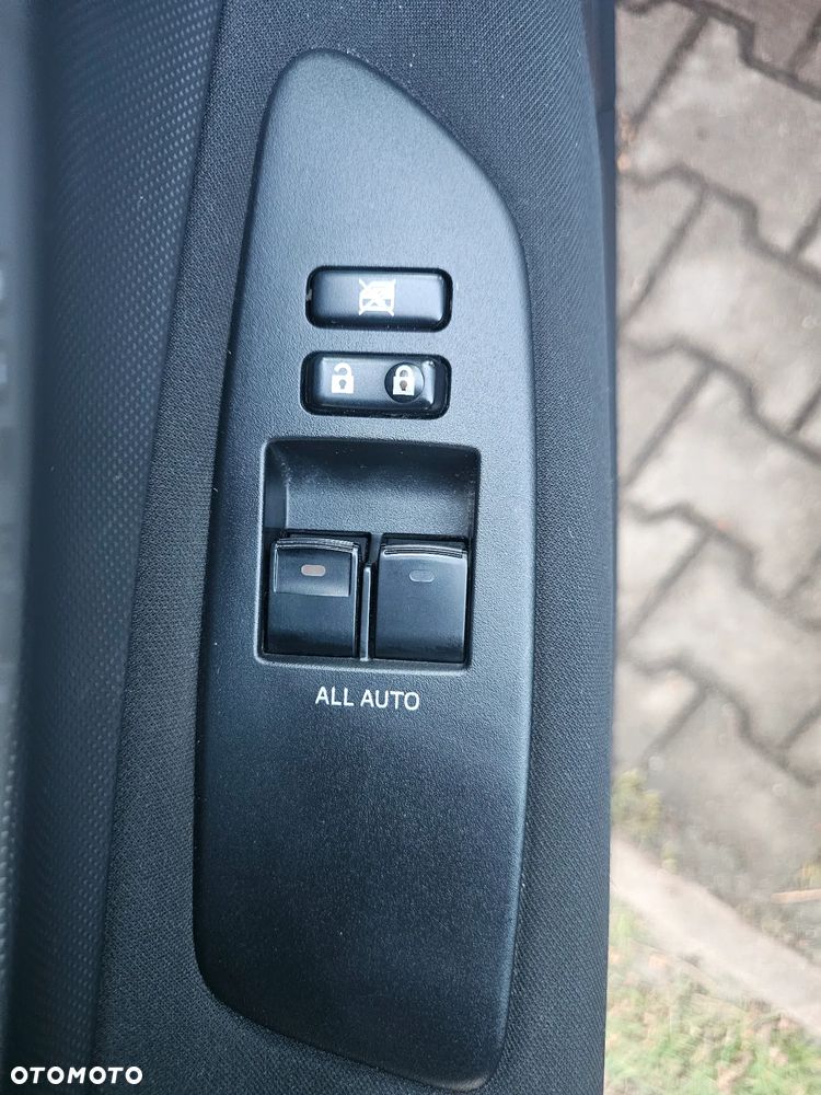 Toyota Auris 1.33 VVT-i Terra - 22