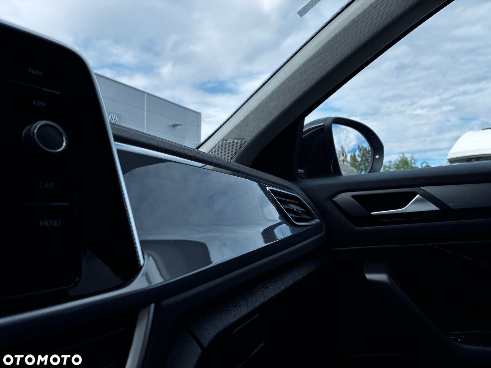 Volkswagen T-Roc - 23
