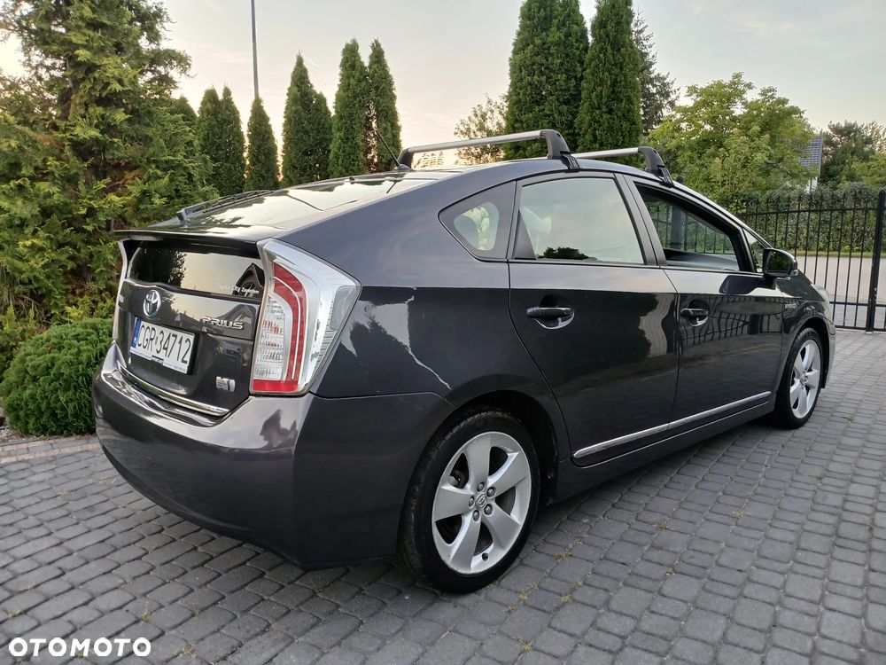 Toyota Prius (Hybrid) Executive - 19