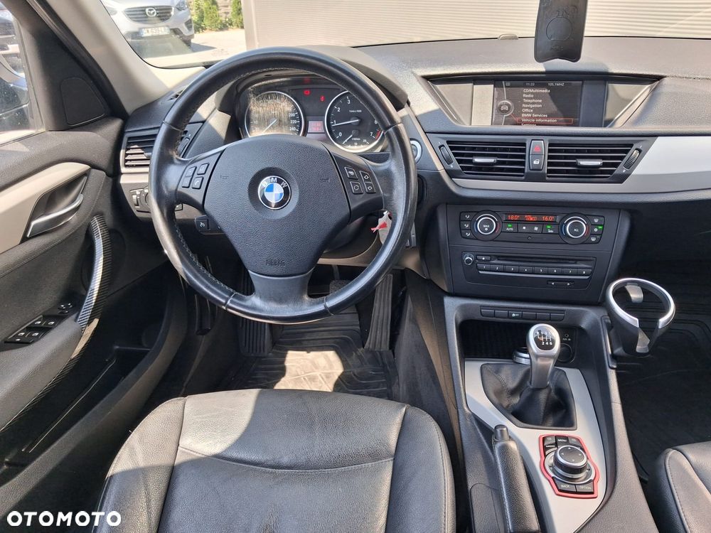 BMW X1 sDrive18i Sport Line - 18
