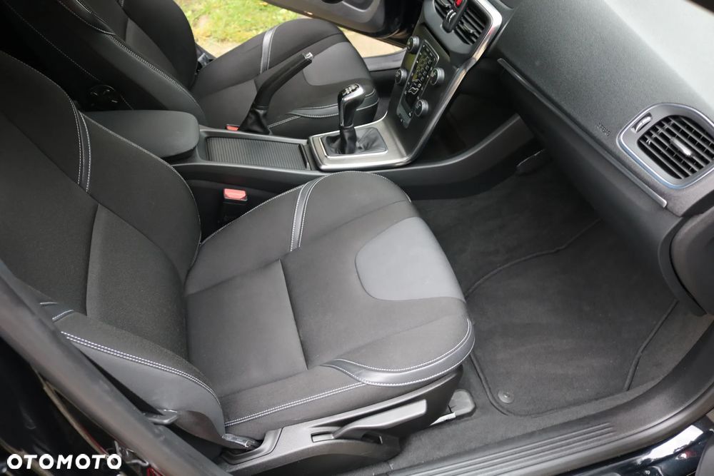 Volvo V40 D4 Drive-E Momentum - 9
