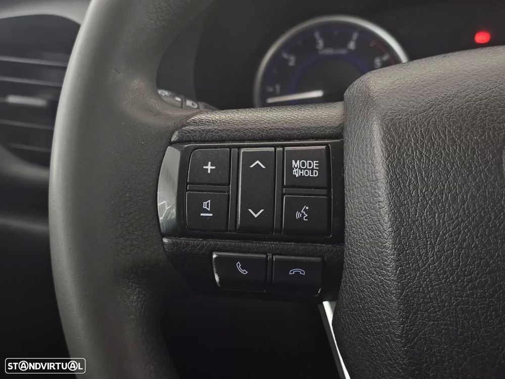 Toyota Hilux 2.4 D-4D 4WD CD CM - 31