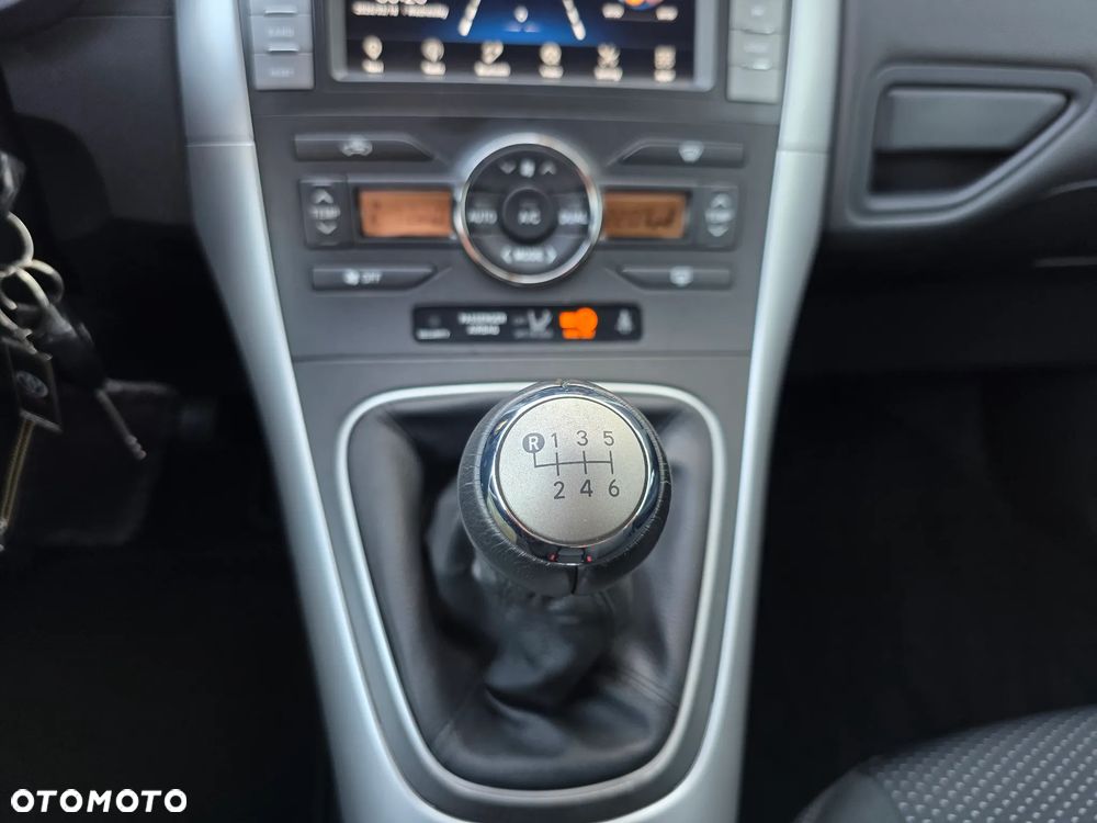 Toyota Auris 1.6 Premium Start - 31