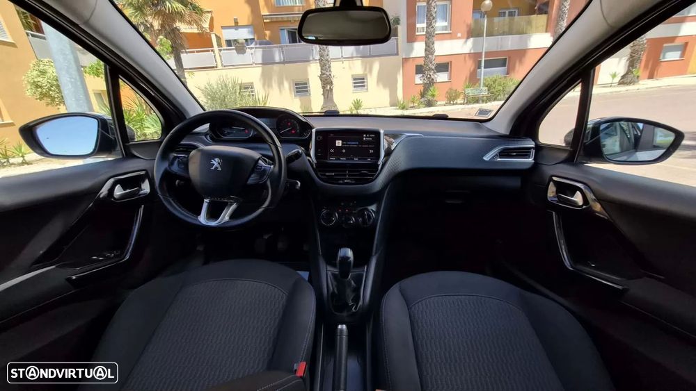 Peugeot 208 1.2 PureTech Signature - 2