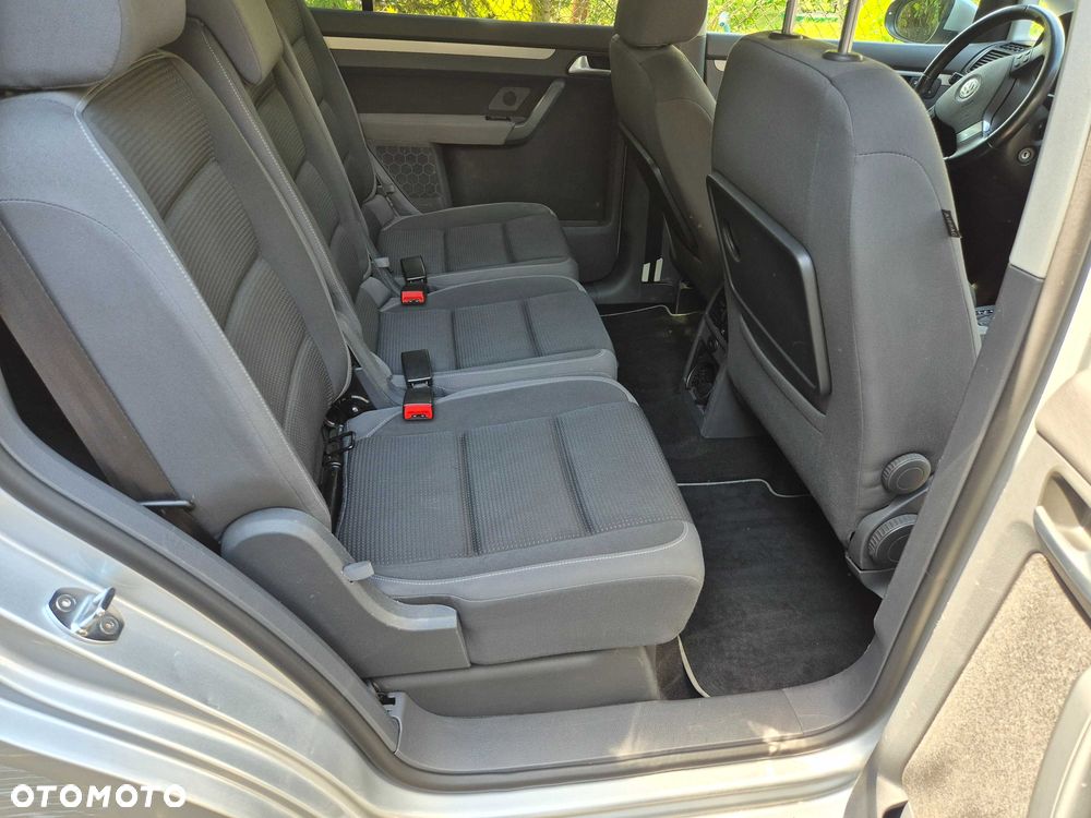 Volkswagen Touran - 4