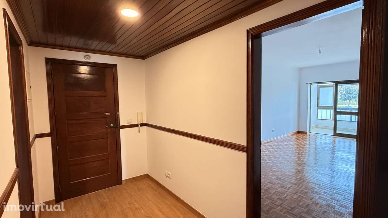 Apartamento T3 com 125 m2, garagem, R/C alto - Grande imagem: 2/14