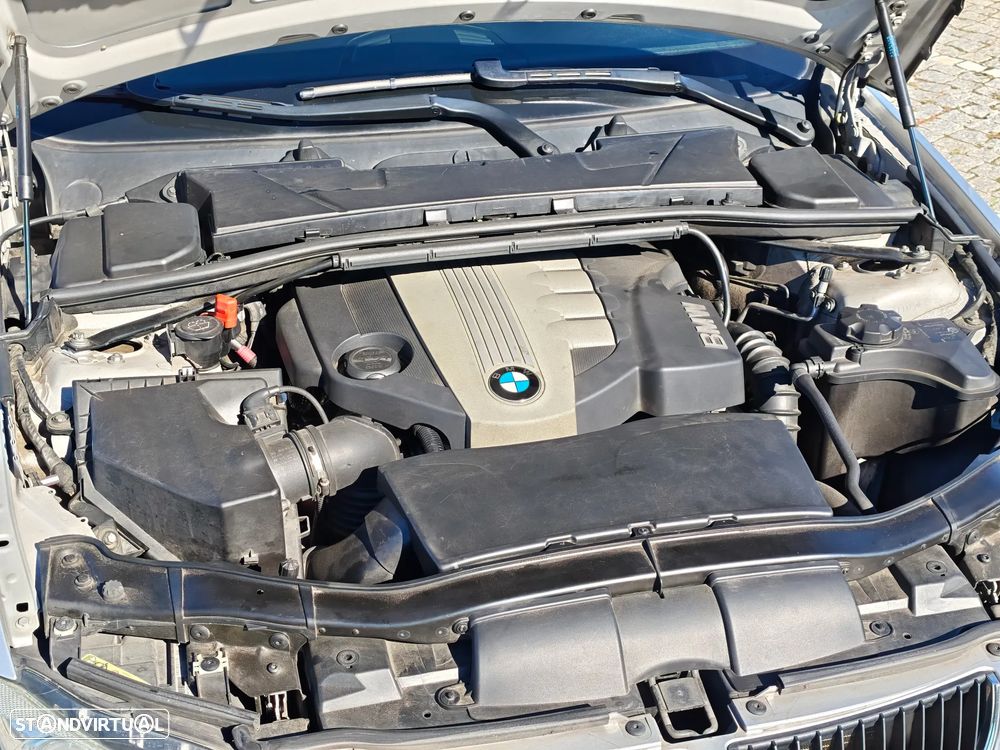 BMW 318 d Pack M - 12