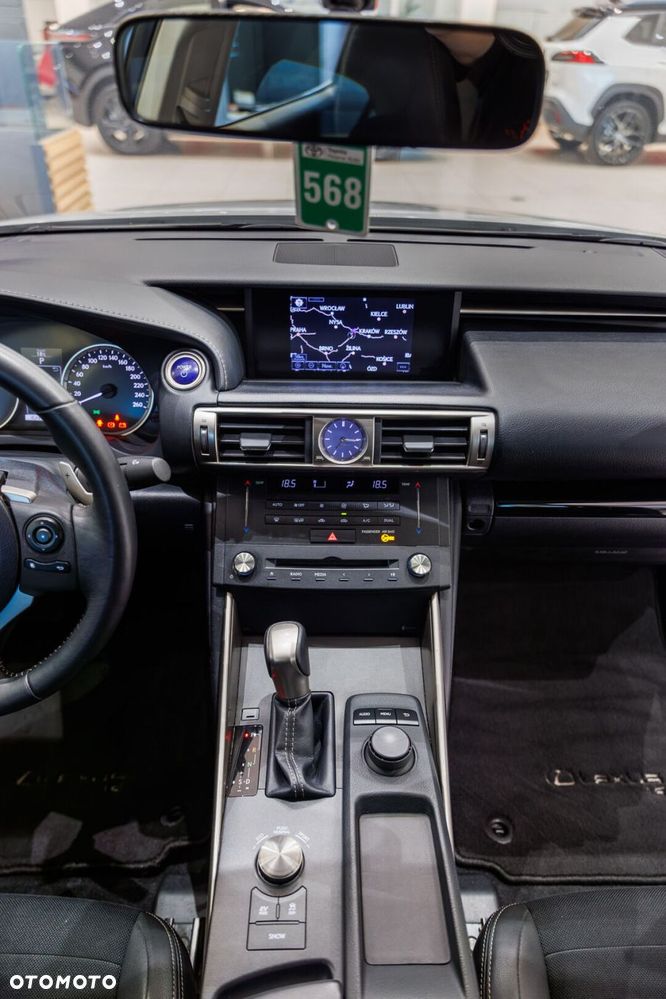 Lexus IS - 26
