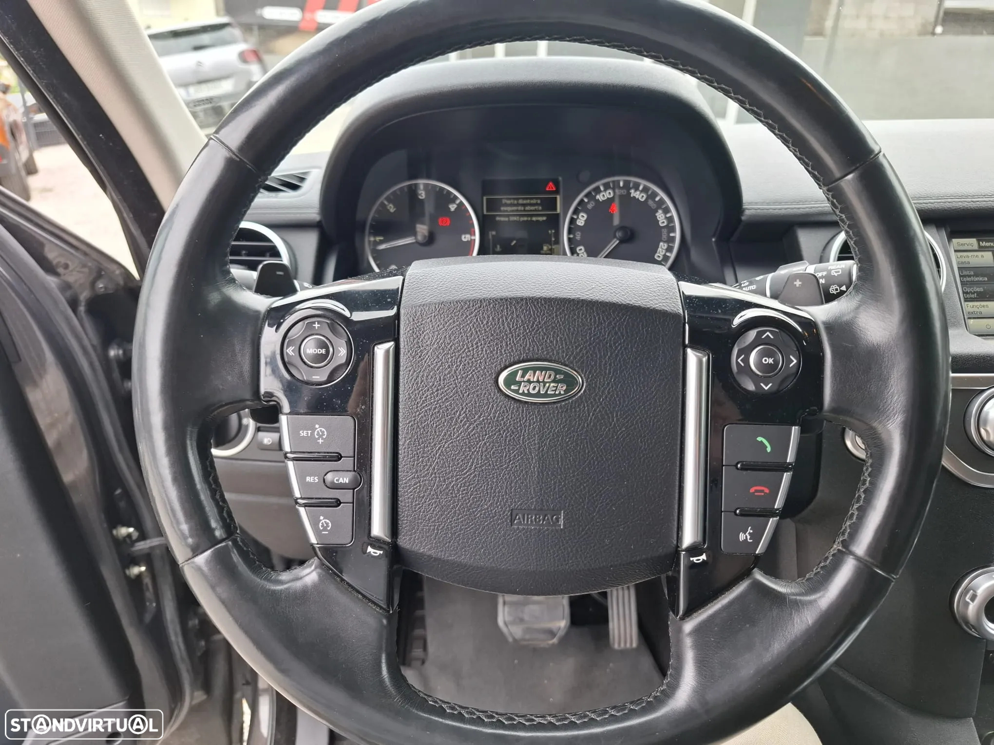 Land Rover Discovery SD V6 HSE - 29