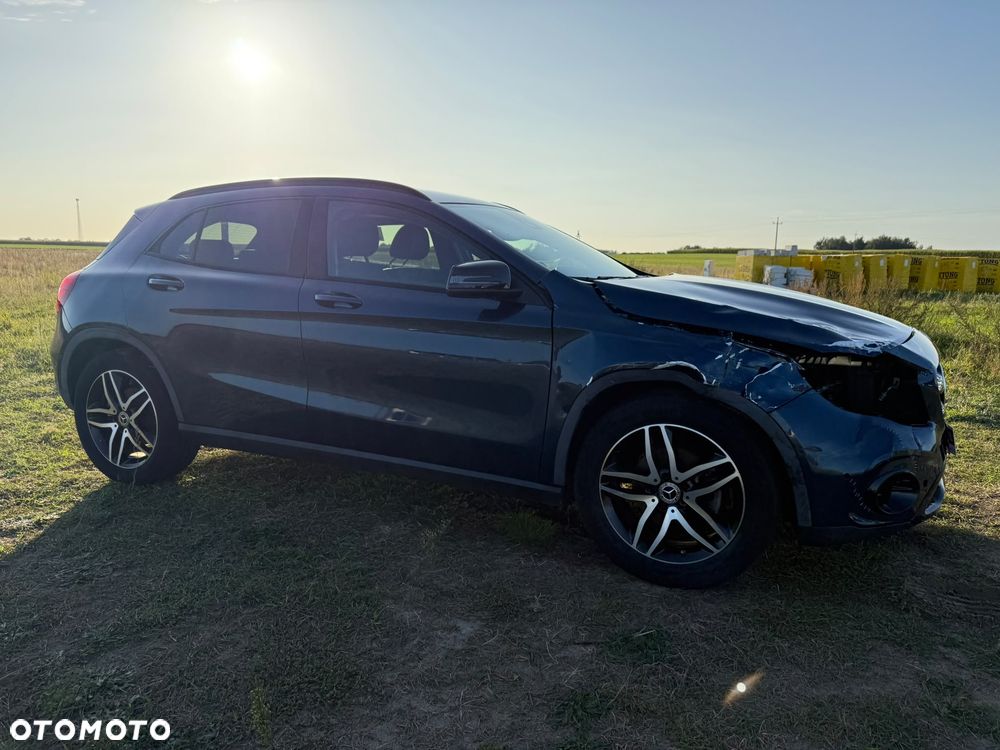 Mercedes-Benz GLA 200 7G-DCT Activity Edition - 35