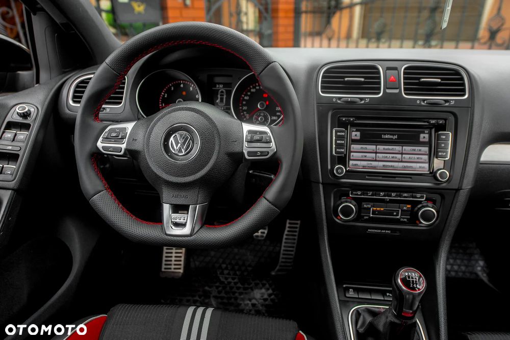 Volkswagen Golf 2.0 GTI adidas - 23