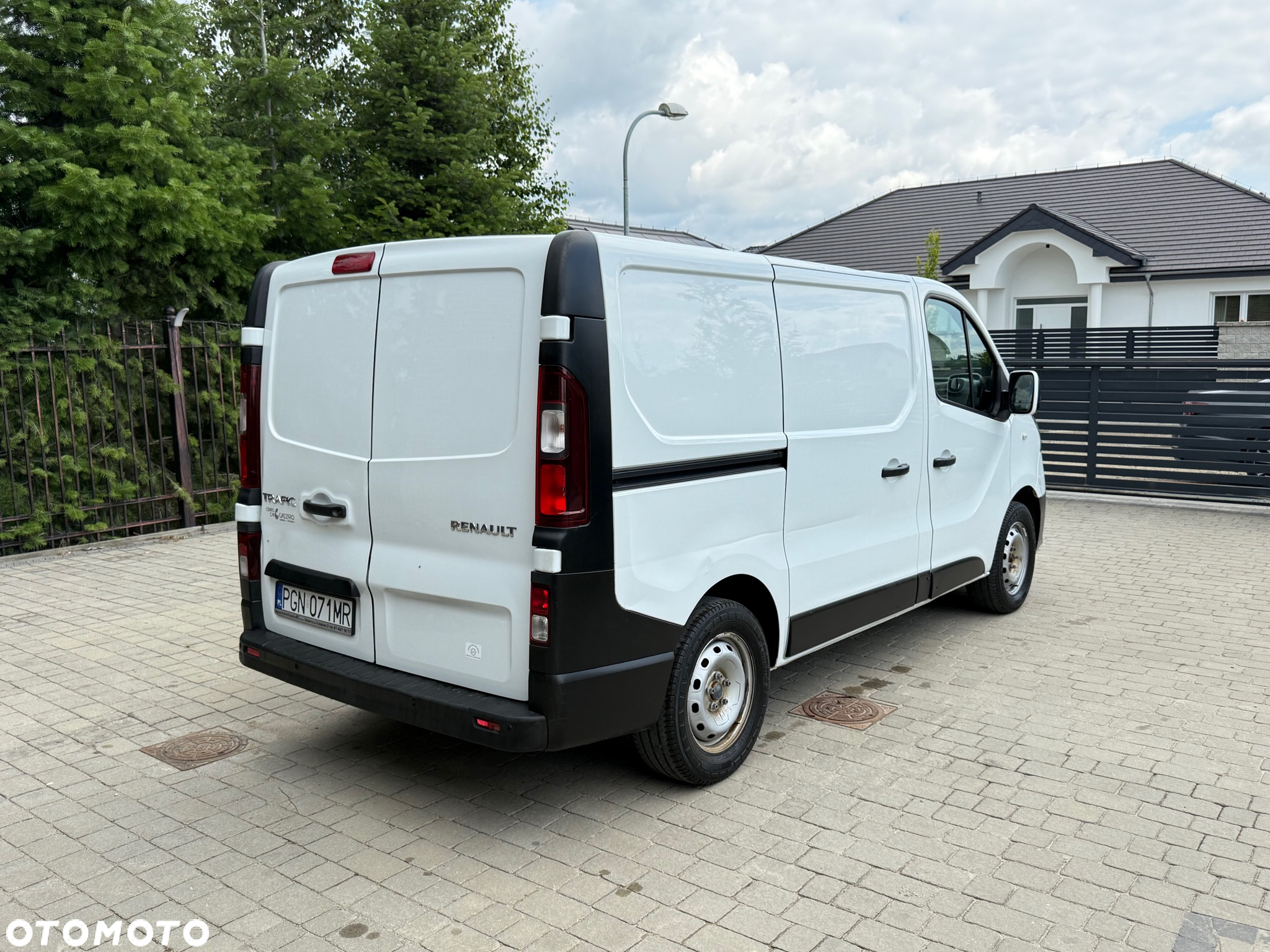 Renault TRAFIC - 2