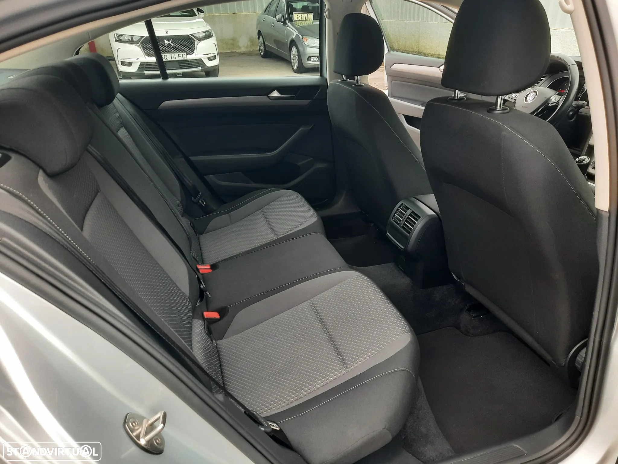 VW Passat 1.6 TDI BlueMotion - 36