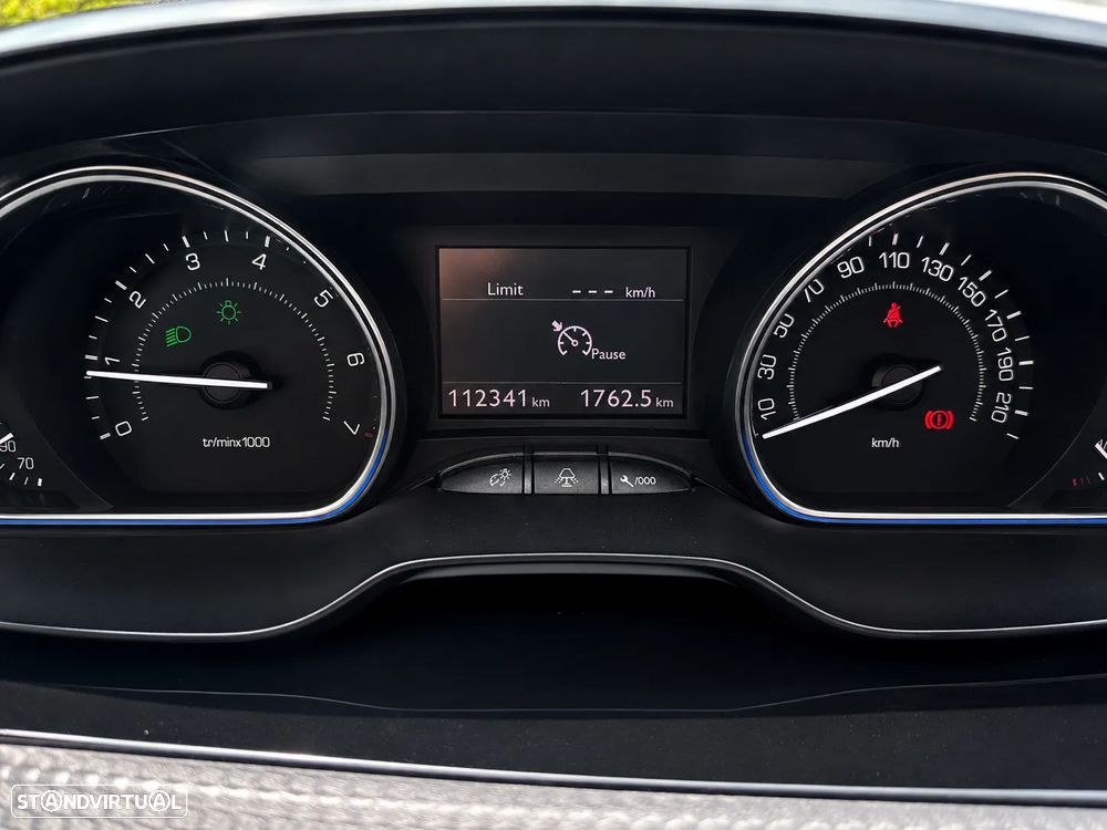 Peugeot 2008 1.2 PureTech Allure - 11