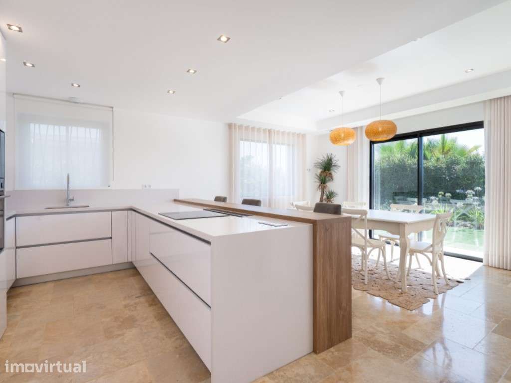 Moradia Isolada com Piscina, Jardim e Garagem - Grande imagem: 4/26
