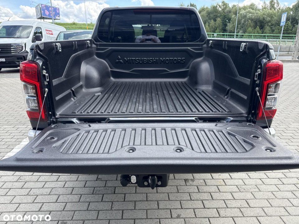 Mitsubishi L200 - 15