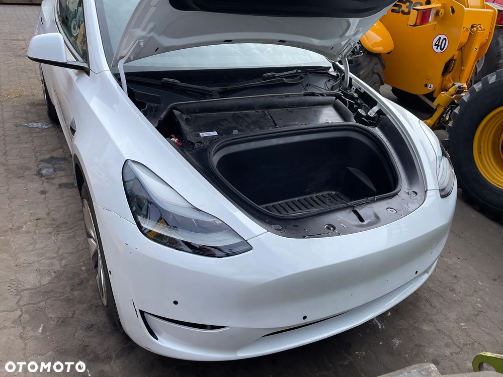 Tesla Model Y Long Range Dual Motor AWD - 38