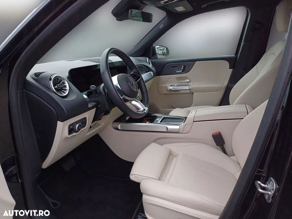 Mercedes-Benz GLB - 11