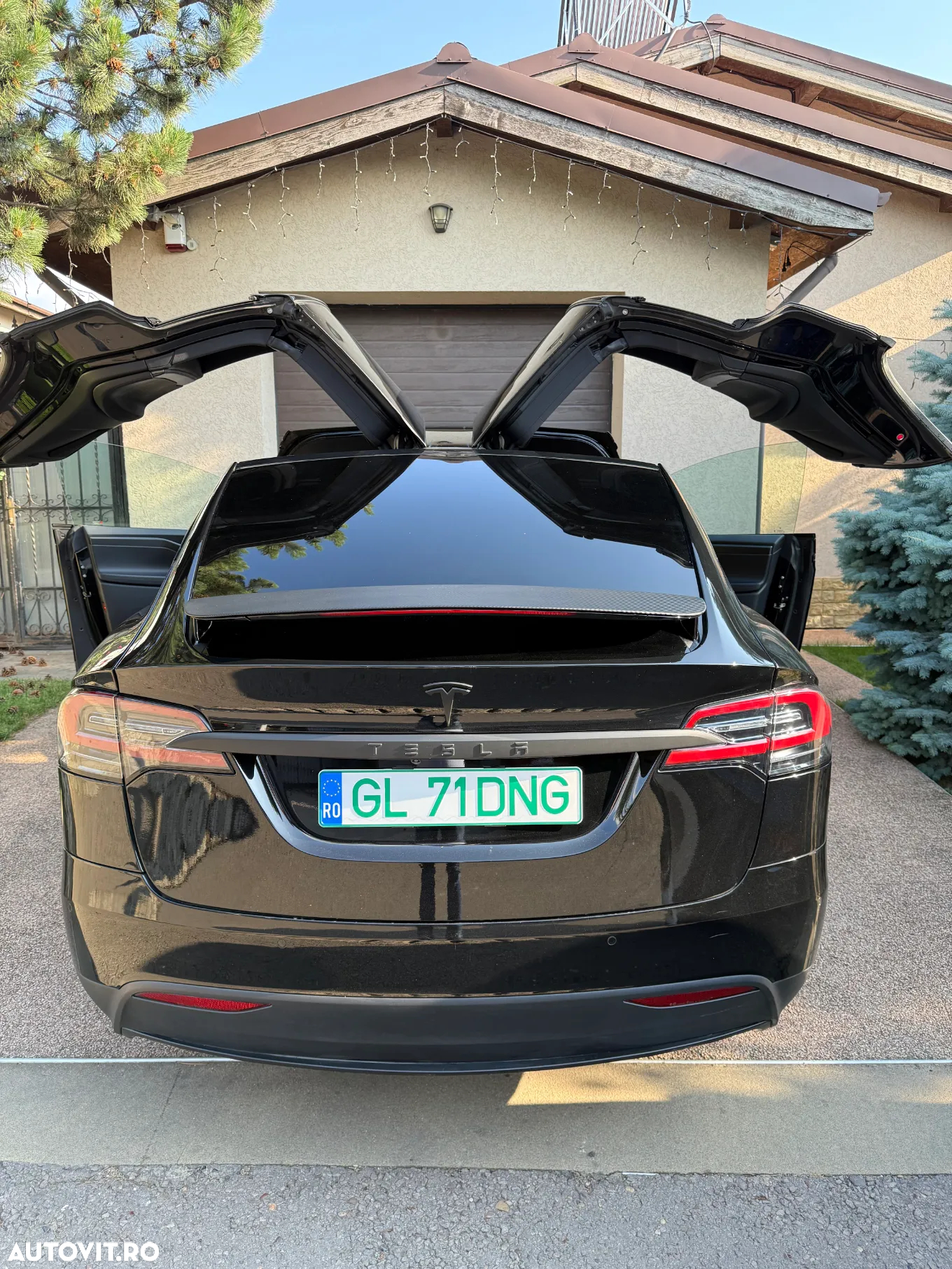 Tesla Model X - 4