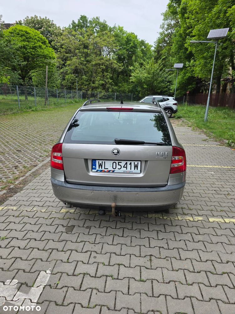 Skoda Octavia 1.6 FSI Automatik Ambiente - 4