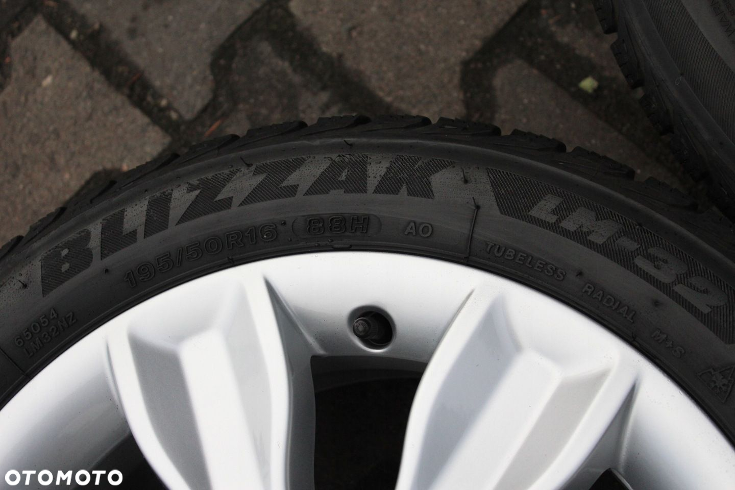 4x 195/50R16 BRIDGESTONE BLIZZAK LM-32 AO 88H 17r - 5