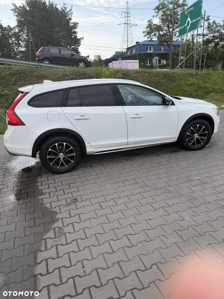 Volvo V60 Cross Country - 1
