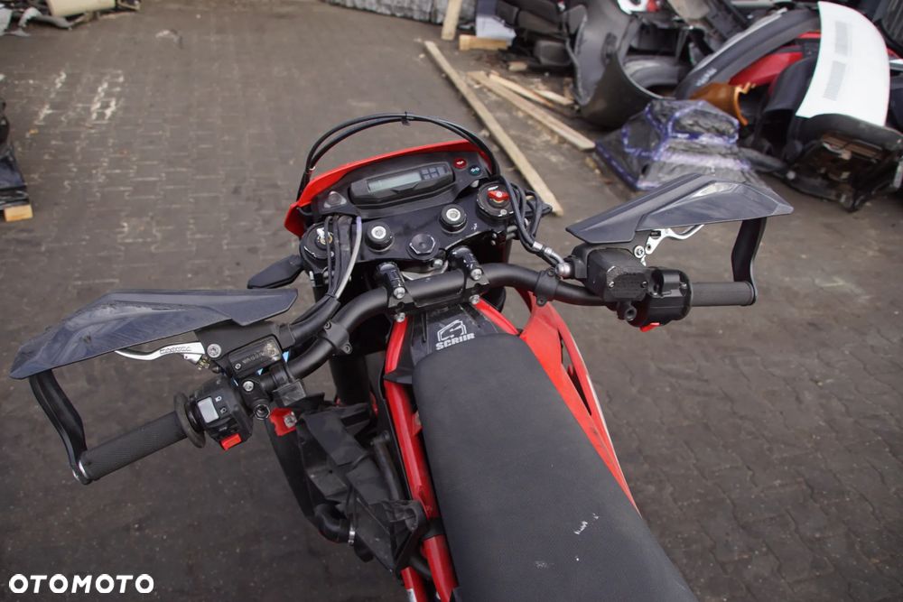 Motocykl na części - GasGas 700 SM 693 cm3 74 KM LC4 2022R Silnik Skrzynia Laga Owiewka Osłona Łańcuch Gmol Siedzenie Manetka Licznik Sterownik Moduł Czujnik - 10