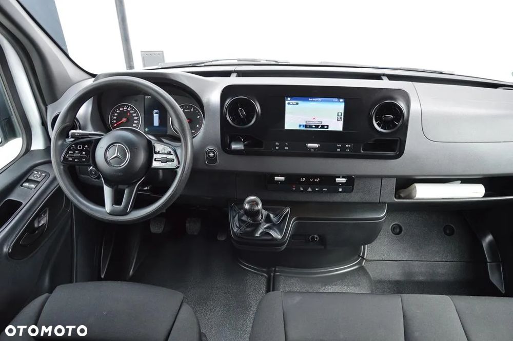 Mercedes-Benz Sprinter - 16