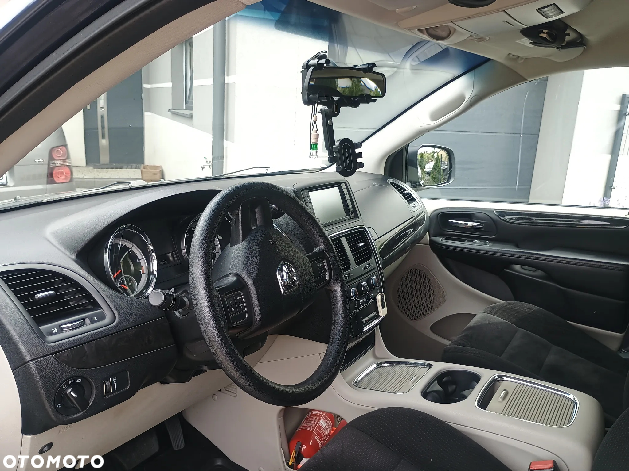 Dodge Grand Caravan - 10