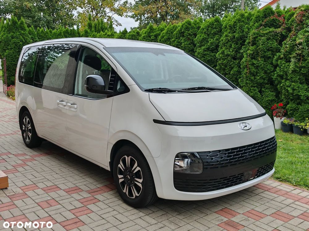 Hyundai Staria - 1