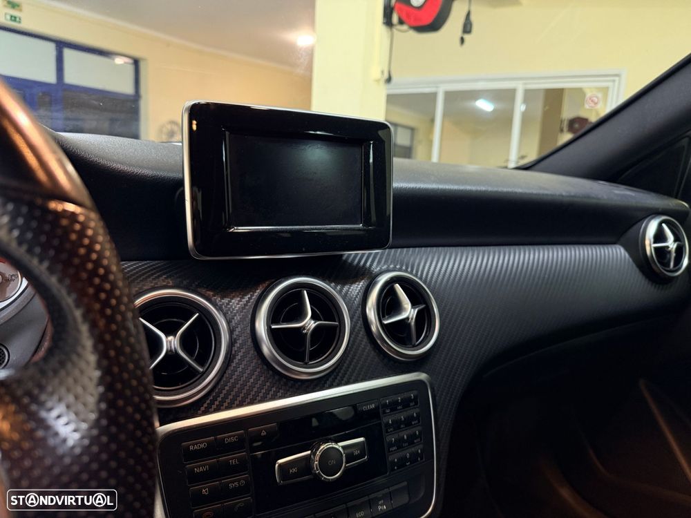 Mercedes-Benz A 180 d AMG Line - 25