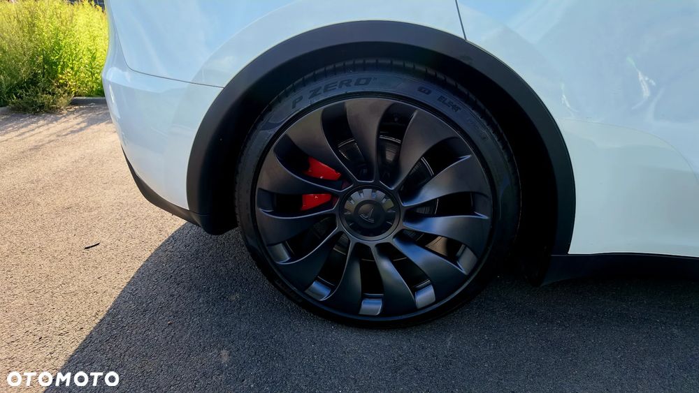 Tesla Model Y - 7