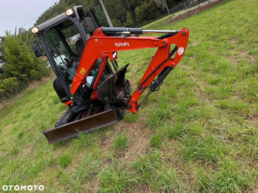 Kubota U27 Minikoparka koparka gąsienicowa 2.8 tony. jak Nówka sztuka z salonu! 2018 rok. 2000 mtg. Przywieziona z Gospodarstwa Norweskiego! Zadbana Maszyna ani deka luzów i wycieków. Aktualna Dekra dokumentacja BMWT! Szybkozłącze. Szybka wolna jazda. Zamki na tłokach. Wersja Norweska!! OKAZJA Tanio - 6