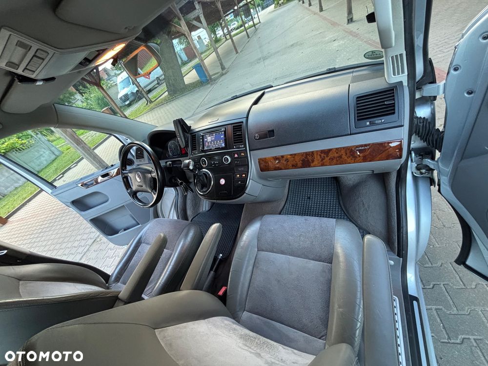 Volkswagen Multivan - 11